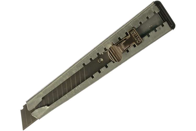 Технический нож, серия Техно 18 мм, метал.корпус, металический фиксатор КУРС 10171